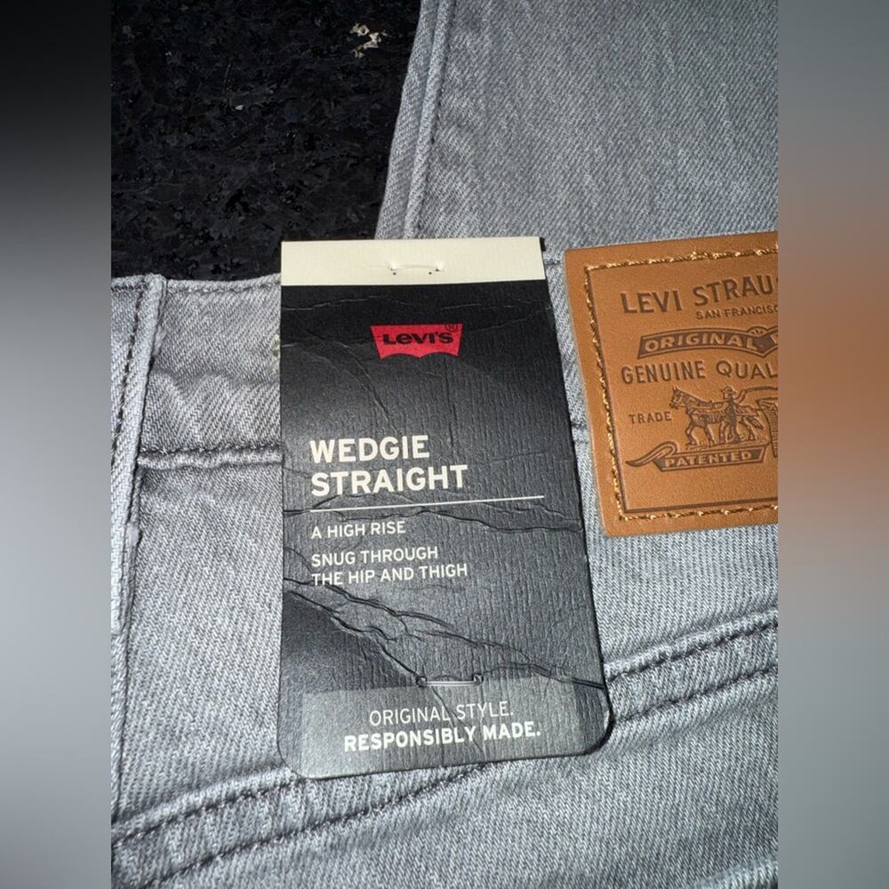NEW LEVI’S PREMIUM WEDGIE STRAIGHT GREY DENIM JEANS SZ 26x28 NEW WITH TAGS - Picture 3 of 10